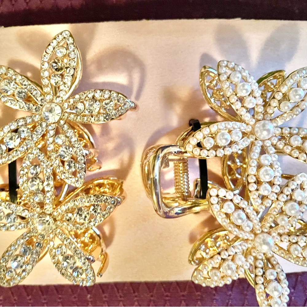 3/$20.   NEW Clips Floral Crystal Hair Clips